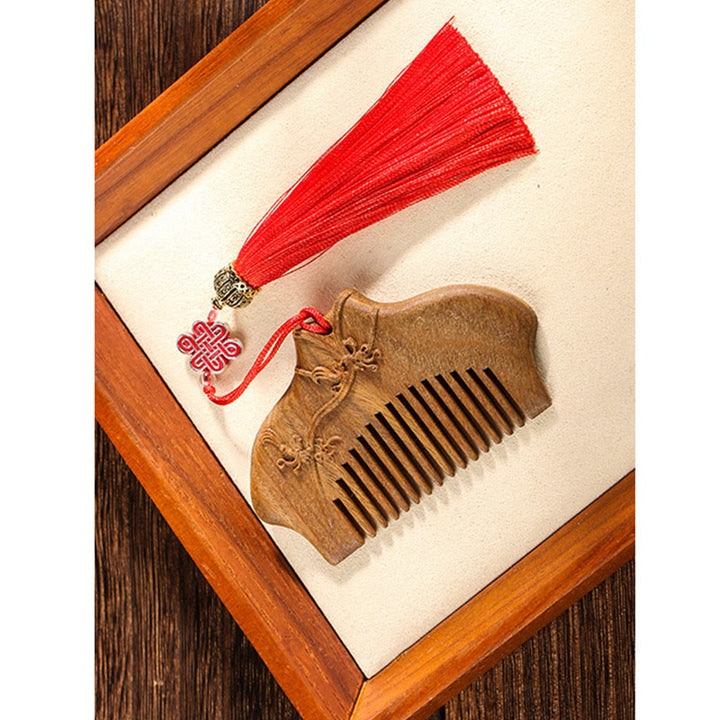 Green Sandalwood Flower Pattern Engraved Soothing Comb